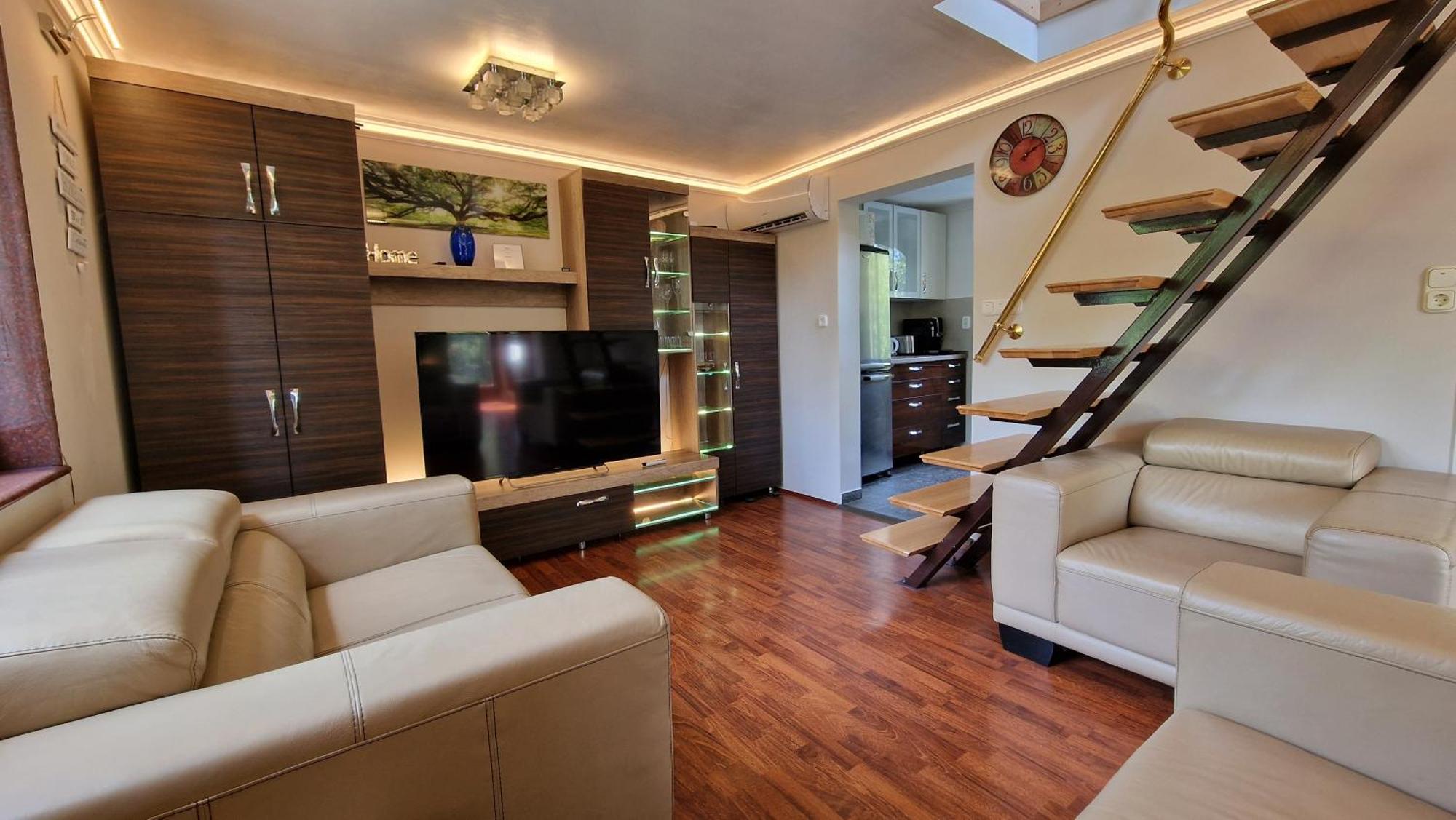 Pilis Hills View Deluxe House With Pool & Ac Near Bp Villa Pilisszentivan Exterior photo